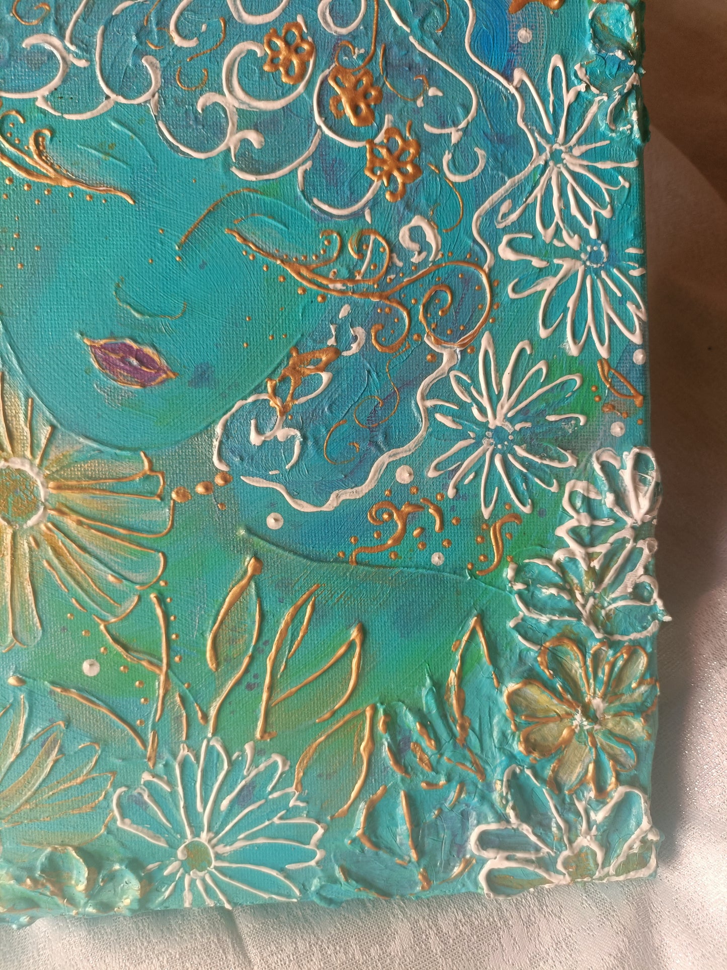 Rapariga entre flores