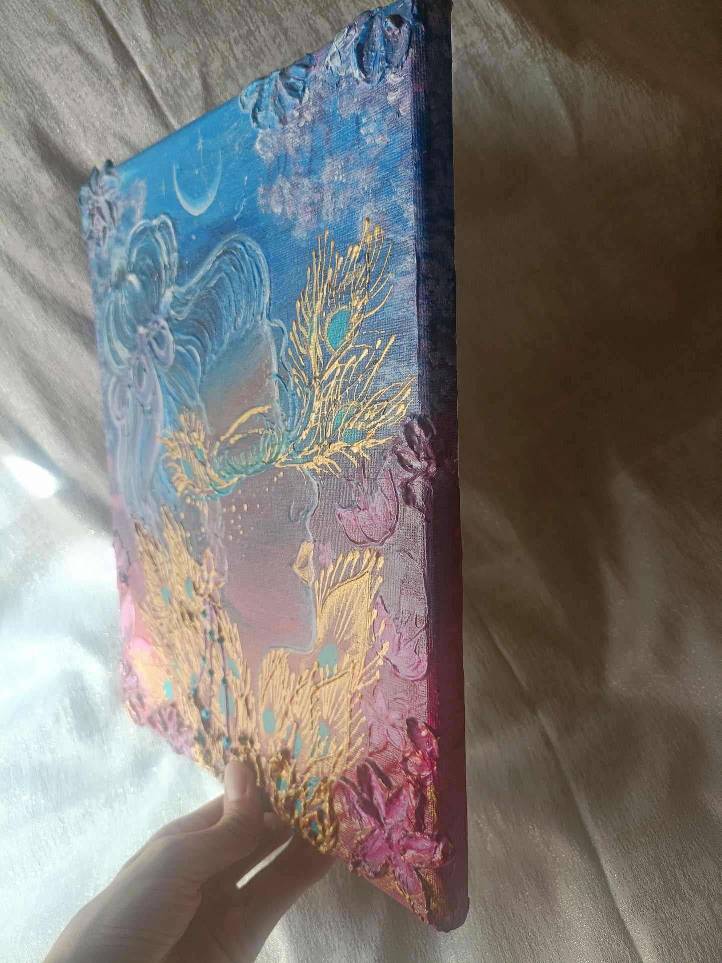 Rapariga entre penas douradas- pintura original